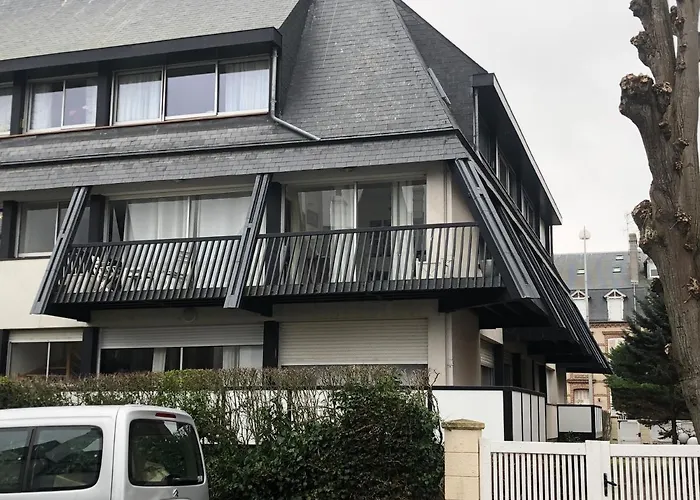 Au Nom Du Zen 3 Pieces Avec Terrasse Coeur דירה דוביל